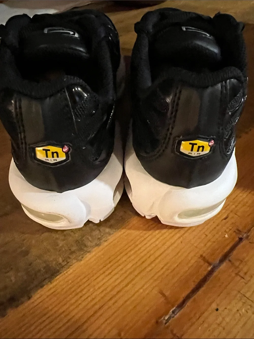 Nike Air max Plus Black and White WoMen's Athletic Running Shoes sz 6